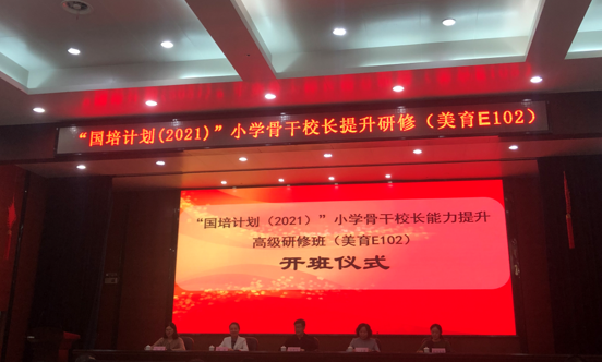 商店外的霓虹灯招牌
中度可信度描述已自动生成