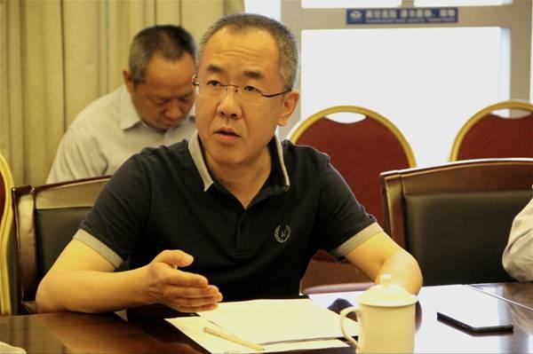 赵林主持研讨会