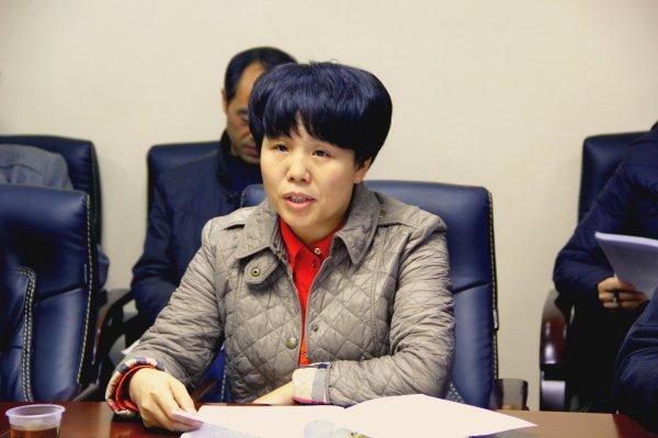 杨颖汇报工作