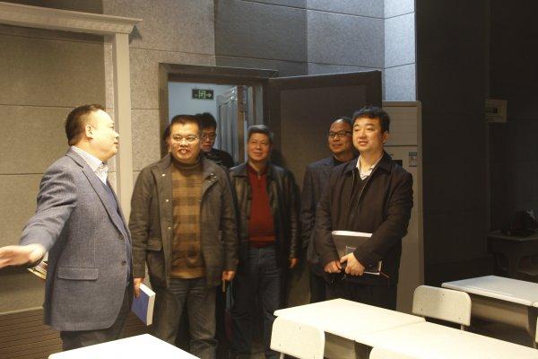王建华巡视省电教馆办公环境