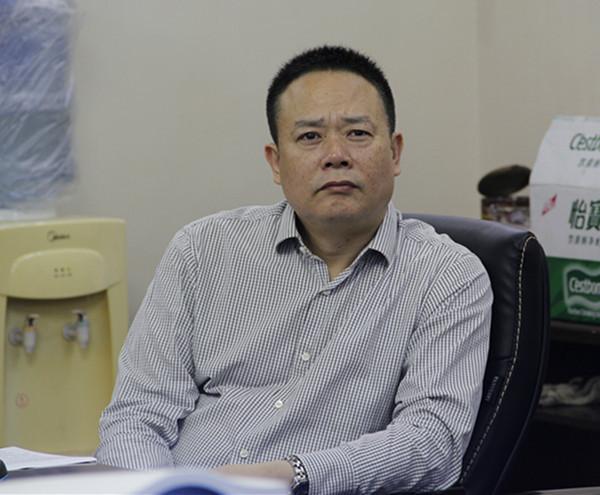 省电教馆馆长陈德平观看直播比赛