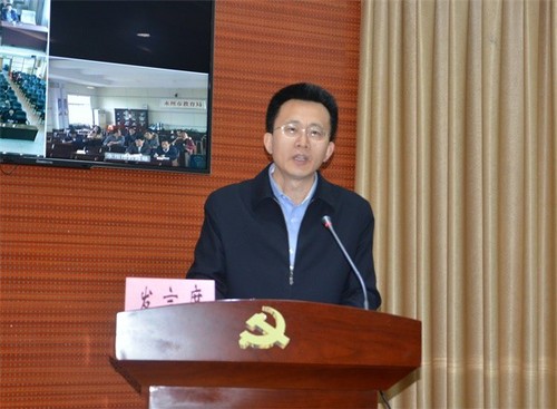 湖南大学党委副书记于祥成作经验交流发言。