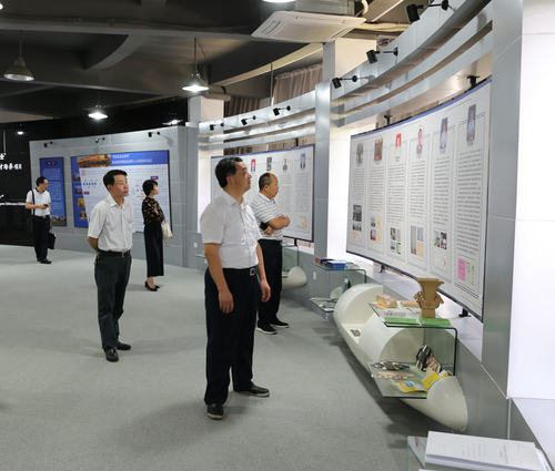 2观摩湖南工业大学“绿色包装与安全”服务国家特殊需求博士人才培养项目成果展