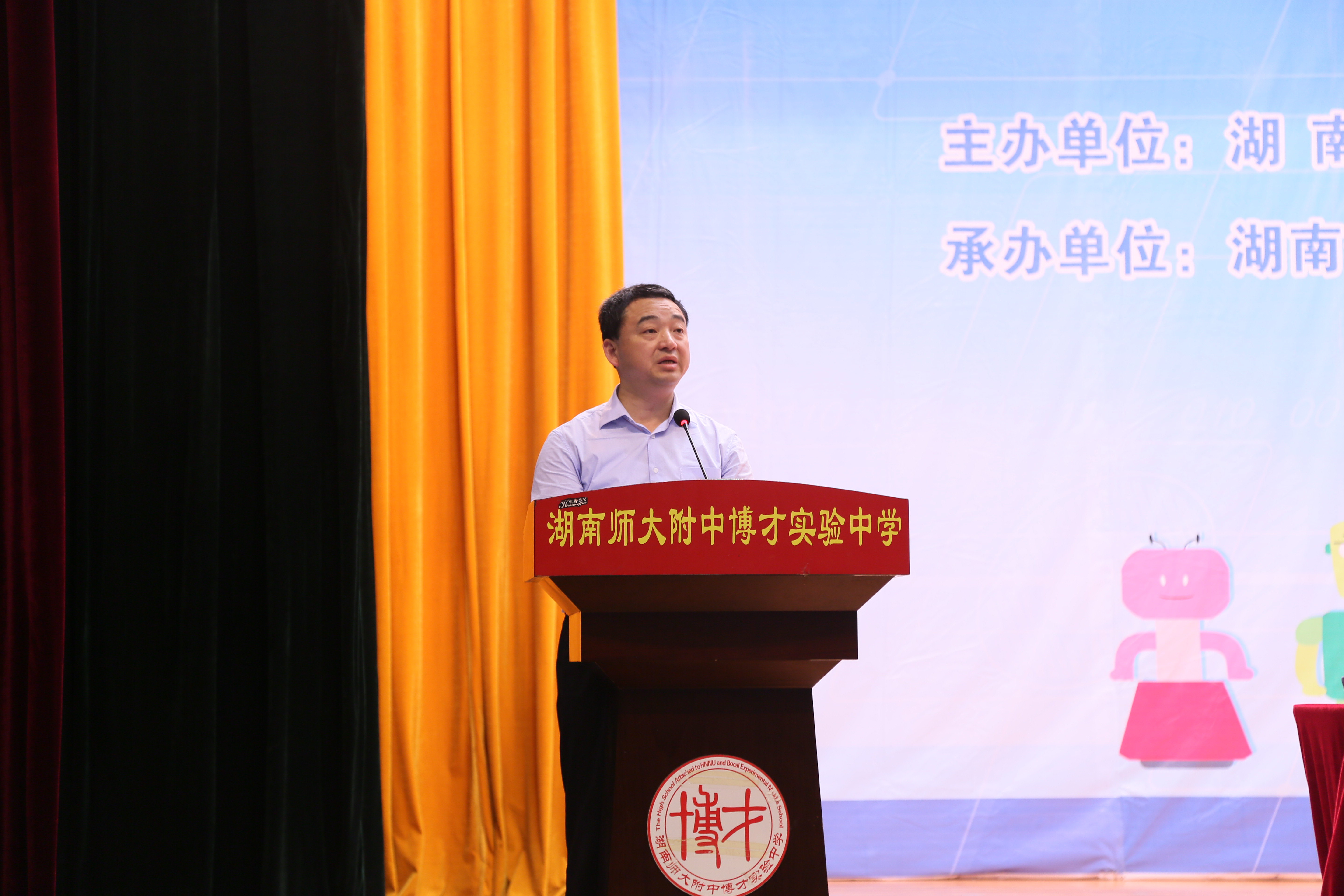 王建华就机器人竞赛提出希望和要求