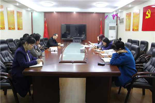 一支部集中学习现场