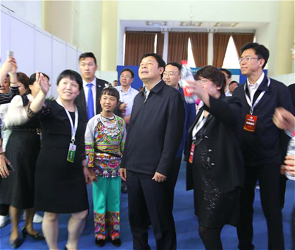 教育部副部长杜占元视察湖南展馆