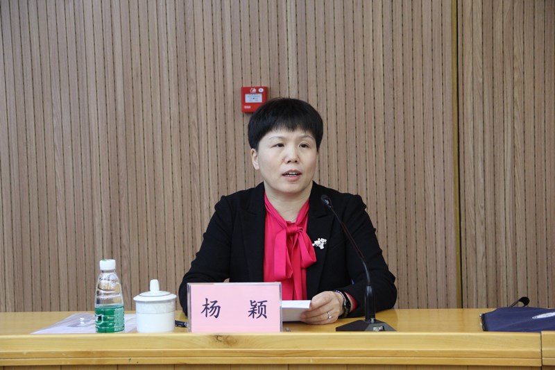 省电化教育馆馆长杨颖主持开班仪式