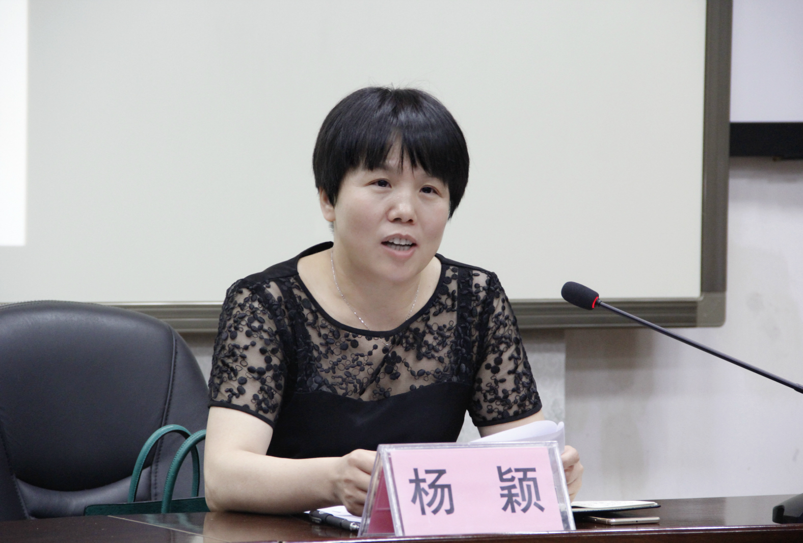 杨颖馆长对全馆干部职工提出要求