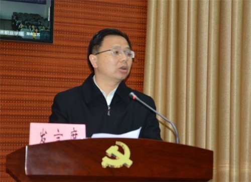 湖南民族职业学院院长甘勇作经验交流发言。