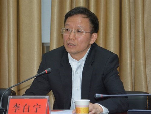 中国建设银行湖南省分行行长助理李白宁出席推进会并讲话。