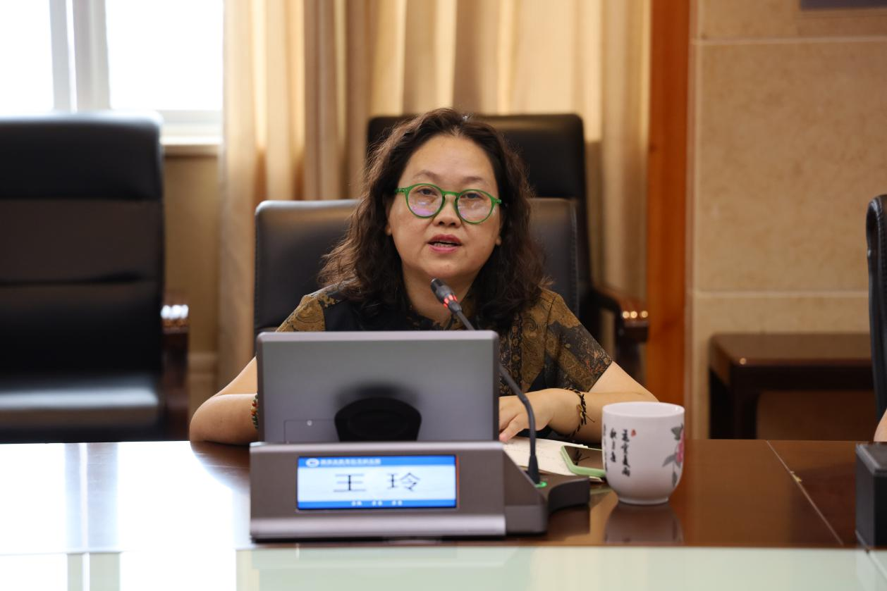 院党委书记王玲作学习交流发言