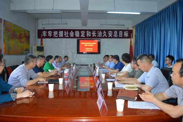 专家组一行参加吐鲁番市基础教育信息化建设与应用工作座谈会